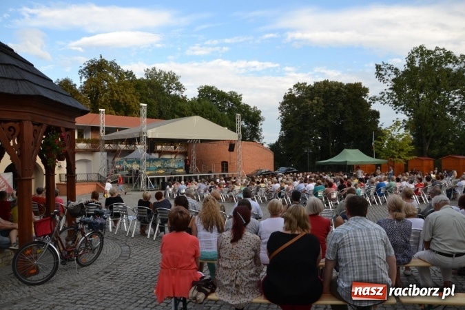Zdjęcie w galerii na portalu naszraciborz.pl: Trzej tenorzy zaśpiewali na Zamku Piastowskim wiadomości z regionu