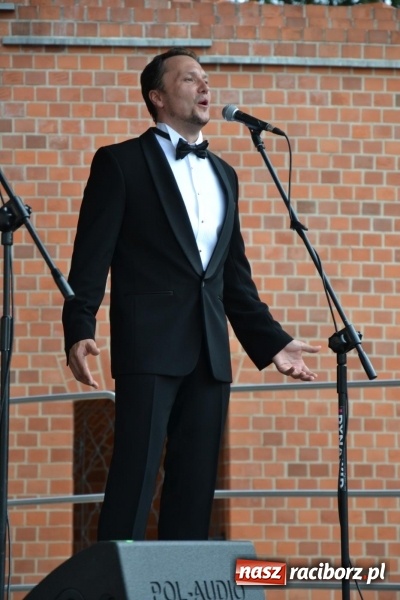 Zdjęcie w galerii na portalu naszraciborz.pl: Trzej tenorzy zaśpiewali na Zamku Piastowskim wiadomości z regionu