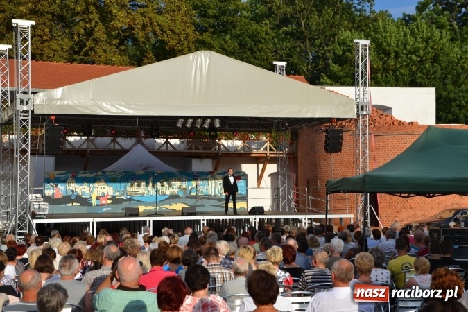 Zdjęcie w galerii na portalu naszraciborz.pl: Trzej tenorzy zaśpiewali na Zamku Piastowskim wiadomości z regionu