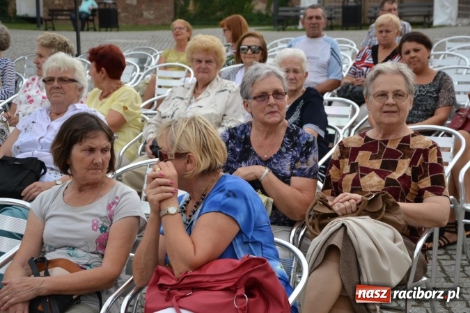 Zdjęcie w galerii na portalu naszraciborz.pl: Trzej tenorzy zaśpiewali na Zamku Piastowskim wiadomości z regionu