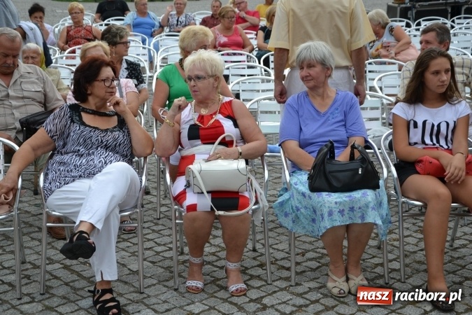 Zdjęcie w galerii na portalu naszraciborz.pl: Trzej tenorzy zaśpiewali na Zamku Piastowskim wiadomości z regionu