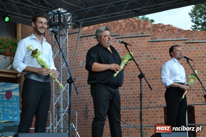Zdjęcie w galerii na portalu naszraciborz.pl: Trzej tenorzy zaśpiewali na Zamku Piastowskim wiadomości z regionu