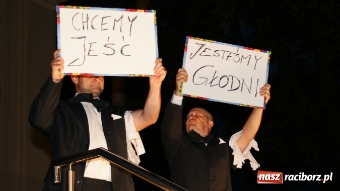 Zdjęcie w galerii na portalu naszraciborz.pl: Na pełnym morzu, czyli Mrożek na schodach wiadomości z regionu