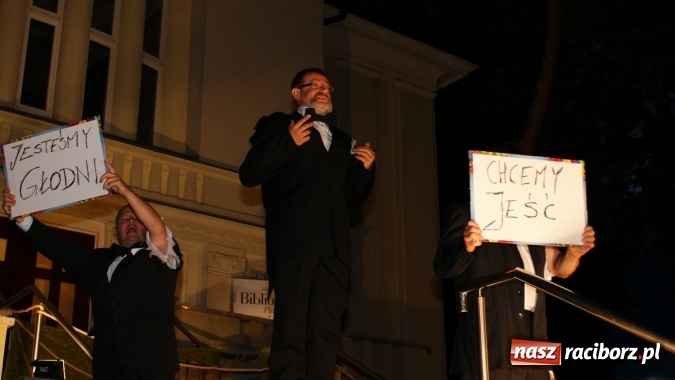 Zdjęcie w galerii na portalu naszraciborz.pl: Na pełnym morzu, czyli Mrożek na schodach wiadomości z regionu