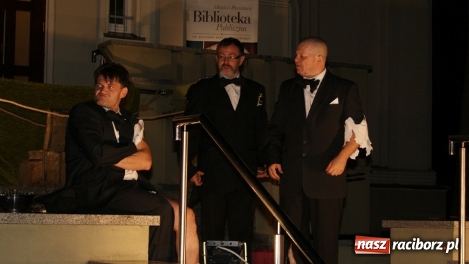 Zdjęcie w galerii na portalu naszraciborz.pl: Na pełnym morzu, czyli Mrożek na schodach wiadomości z regionu