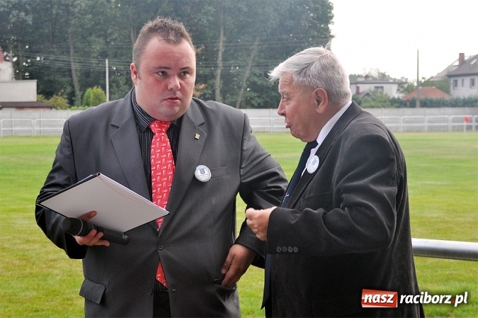 Zdjęcie w galerii na portalu naszraciborz.pl: W Kuźni Raciborskiej uroczyście otwarto nowy stadion wiadomości z regionu