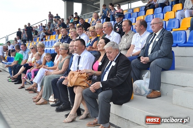 Zdjęcie w galerii na portalu naszraciborz.pl: W Kuźni Raciborskiej uroczyście otwarto nowy stadion wiadomości z regionu