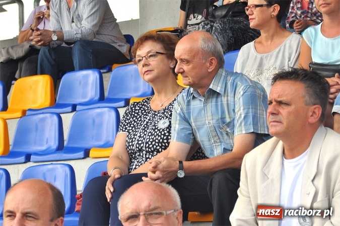 Zdjęcie w galerii na portalu naszraciborz.pl: W Kuźni Raciborskiej uroczyście otwarto nowy stadion wiadomości z regionu