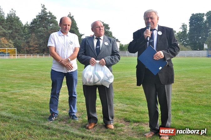 Zdjęcie w galerii na portalu naszraciborz.pl: W Kuźni Raciborskiej uroczyście otwarto nowy stadion wiadomości z regionu