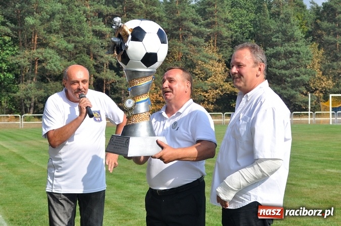 Zdjęcie w galerii na portalu naszraciborz.pl: W Kuźni Raciborskiej uroczyście otwarto nowy stadion wiadomości z regionu
