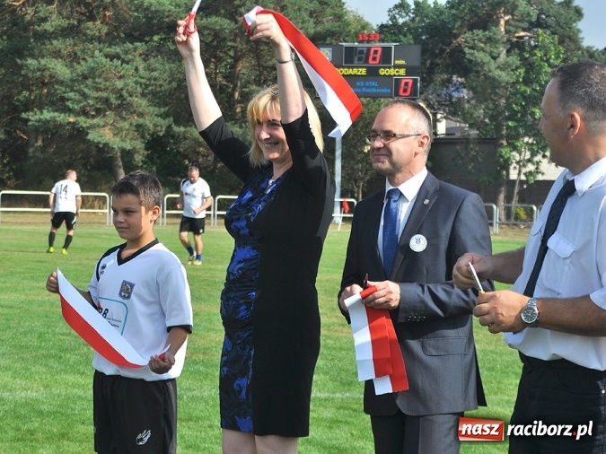 Zdjęcie w galerii na portalu naszraciborz.pl: W Kuźni Raciborskiej uroczyście otwarto nowy stadion wiadomości z regionu