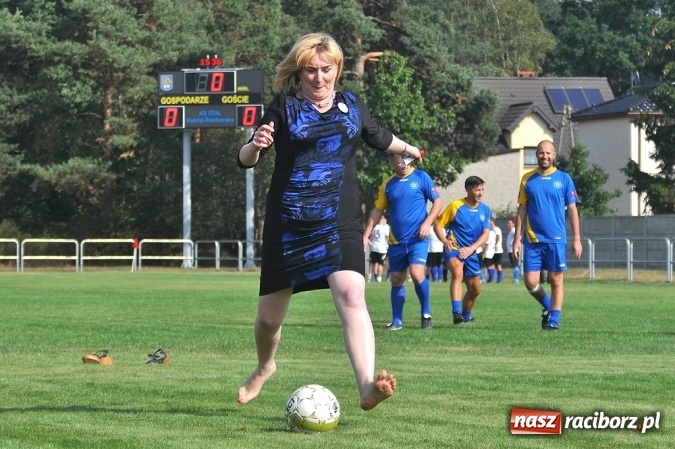 Zdjęcie w galerii na portalu naszraciborz.pl: W Kuźni Raciborskiej uroczyście otwarto nowy stadion wiadomości z regionu