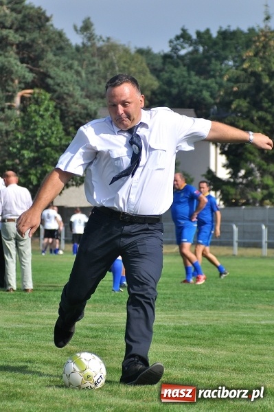 Zdjęcie w galerii na portalu naszraciborz.pl: W Kuźni Raciborskiej uroczyście otwarto nowy stadion wiadomości z regionu