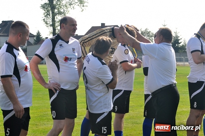 Zdjęcie w galerii na portalu naszraciborz.pl: W Kuźni Raciborskiej uroczyście otwarto nowy stadion wiadomości z regionu