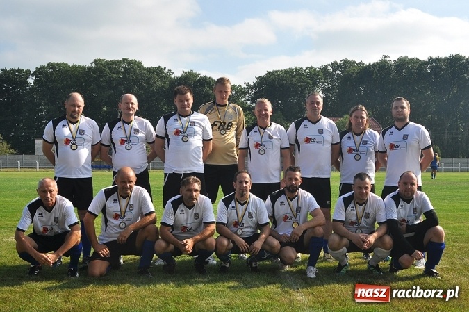 Zdjęcie w galerii na portalu naszraciborz.pl: W Kuźni Raciborskiej uroczyście otwarto nowy stadion wiadomości z regionu