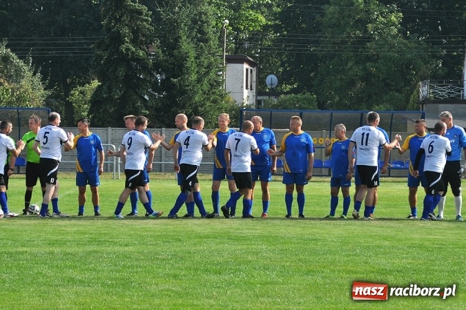Zdjęcie w galerii na portalu naszraciborz.pl: W Kuźni Raciborskiej uroczyście otwarto nowy stadion wiadomości z regionu