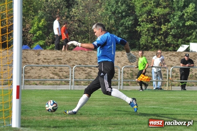 Zdjęcie w galerii na portalu naszraciborz.pl: W Kuźni Raciborskiej uroczyście otwarto nowy stadion wiadomości z regionu