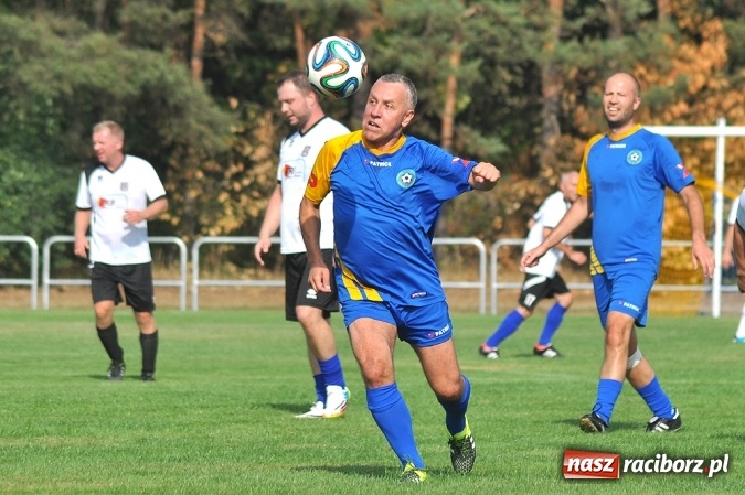 Zdjęcie w galerii na portalu naszraciborz.pl: W Kuźni Raciborskiej uroczyście otwarto nowy stadion wiadomości z regionu