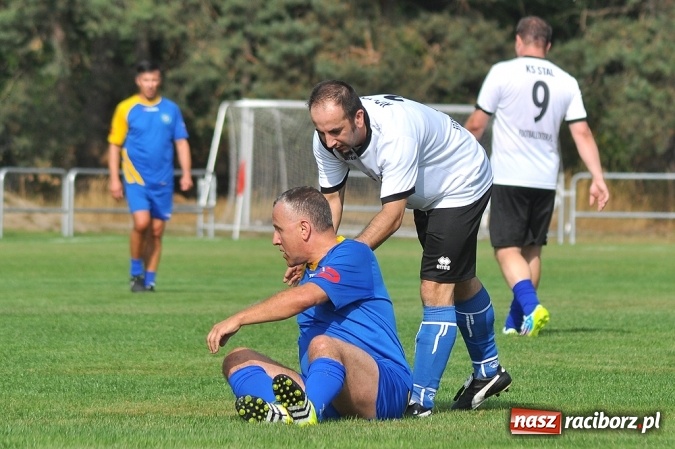 Zdjęcie w galerii na portalu naszraciborz.pl: W Kuźni Raciborskiej uroczyście otwarto nowy stadion wiadomości z regionu