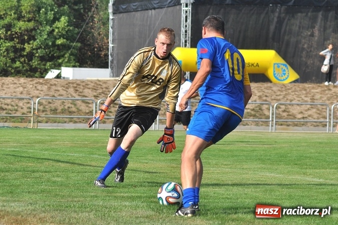 Zdjęcie w galerii na portalu naszraciborz.pl: W Kuźni Raciborskiej uroczyście otwarto nowy stadion wiadomości z regionu