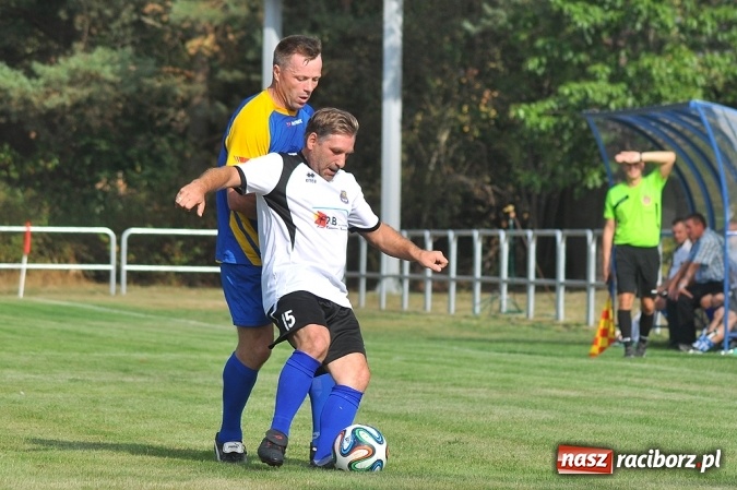 Zdjęcie w galerii na portalu naszraciborz.pl: W Kuźni Raciborskiej uroczyście otwarto nowy stadion wiadomości z regionu