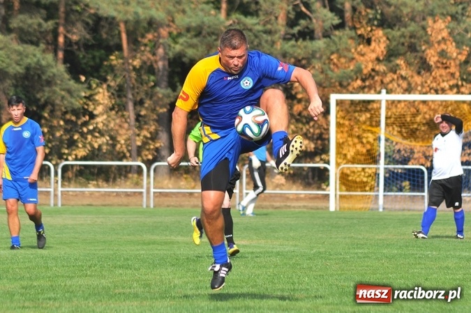 Zdjęcie w galerii na portalu naszraciborz.pl: W Kuźni Raciborskiej uroczyście otwarto nowy stadion wiadomości z regionu
