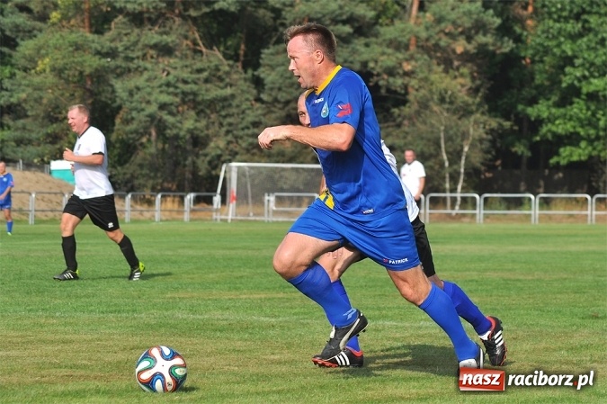 Zdjęcie w galerii na portalu naszraciborz.pl: W Kuźni Raciborskiej uroczyście otwarto nowy stadion wiadomości z regionu