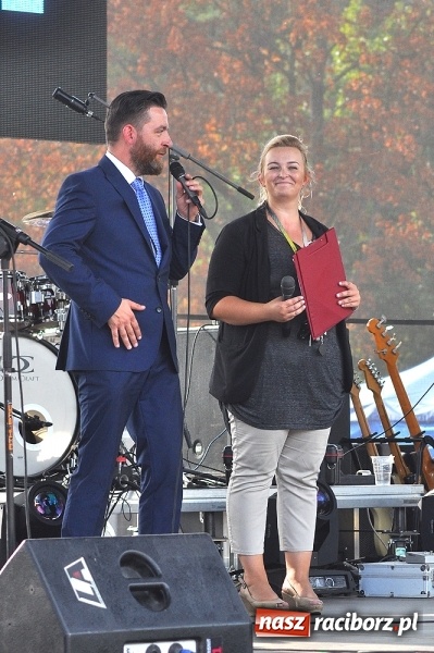 Zdjęcie w galerii na portalu naszraciborz.pl: W Kuźni Raciborskiej uroczyście otwarto nowy stadion wiadomości z regionu