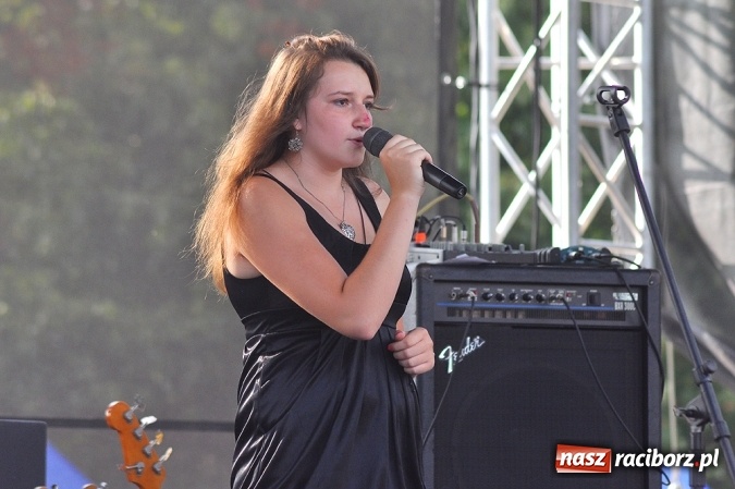 Zdjęcie w galerii na portalu naszraciborz.pl: W Kuźni Raciborskiej uroczyście otwarto nowy stadion wiadomości z regionu