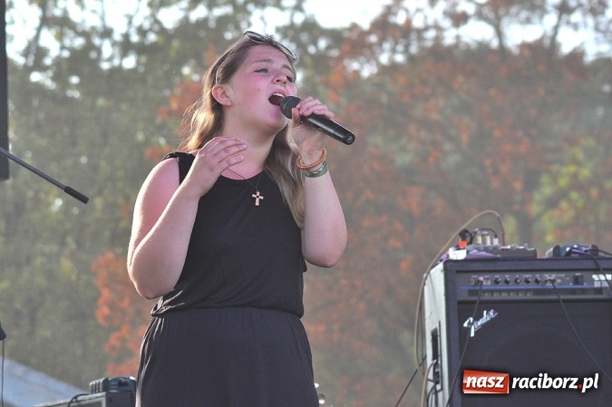 Zdjęcie w galerii na portalu naszraciborz.pl: W Kuźni Raciborskiej uroczyście otwarto nowy stadion wiadomości z regionu