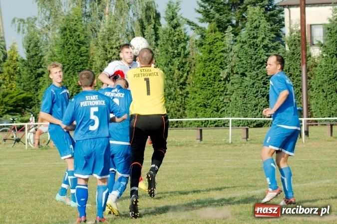 Zdjęcie w galerii na portalu naszraciborz.pl: Wielkie Derby Gminy: Pietrowice z Cyprzanowem na remis wiadomości z regionu