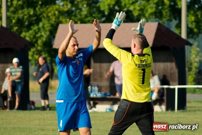 Zdjęcie w galerii na portalu naszraciborz.pl: Wielkie Derby Gminy: Pietrowice z Cyprzanowem na remis wiadomości z regionu