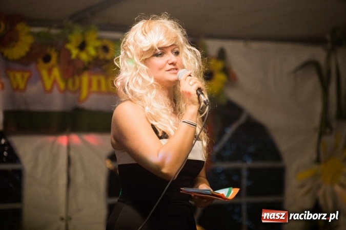 Zdjęcie w galerii na portalu naszraciborz.pl: Conchita Wurst i Krzysztof Krawczyk na dożynkach w Wojnowicach wiadomości z regionu