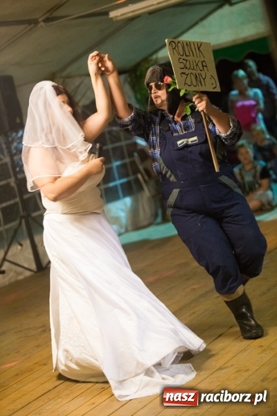 Zdjęcie w galerii na portalu naszraciborz.pl: Conchita Wurst i Krzysztof Krawczyk na dożynkach w Wojnowicach wiadomości z regionu