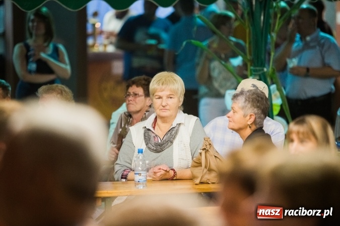 Zdjęcie w galerii na portalu naszraciborz.pl: Conchita Wurst i Krzysztof Krawczyk na dożynkach w Wojnowicach wiadomości z regionu