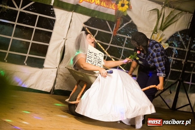 Zdjęcie w galerii na portalu naszraciborz.pl: Conchita Wurst i Krzysztof Krawczyk na dożynkach w Wojnowicach wiadomości z regionu
