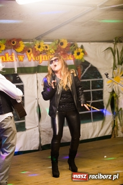 Zdjęcie w galerii na portalu naszraciborz.pl: Conchita Wurst i Krzysztof Krawczyk na dożynkach w Wojnowicach wiadomości z regionu