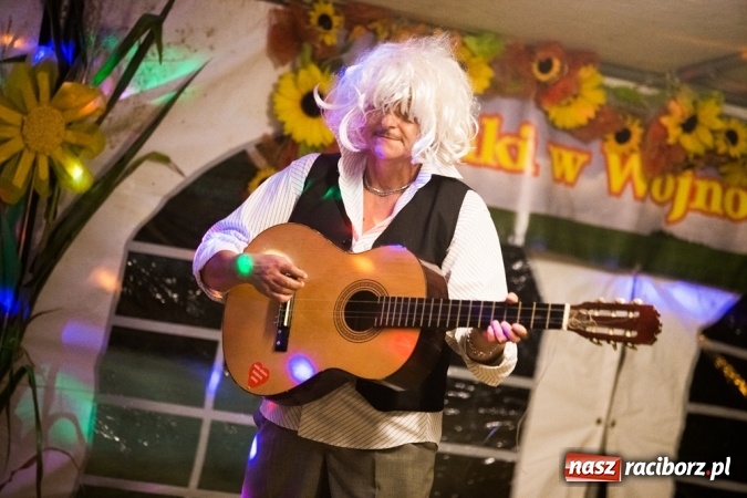 Zdjęcie w galerii na portalu naszraciborz.pl: Conchita Wurst i Krzysztof Krawczyk na dożynkach w Wojnowicach wiadomości z regionu