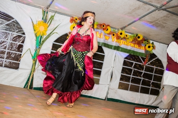 Zdjęcie w galerii na portalu naszraciborz.pl: Conchita Wurst i Krzysztof Krawczyk na dożynkach w Wojnowicach wiadomości z regionu