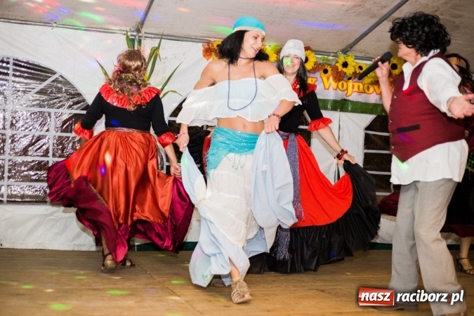 Zdjęcie w galerii na portalu naszraciborz.pl: Conchita Wurst i Krzysztof Krawczyk na dożynkach w Wojnowicach wiadomości z regionu