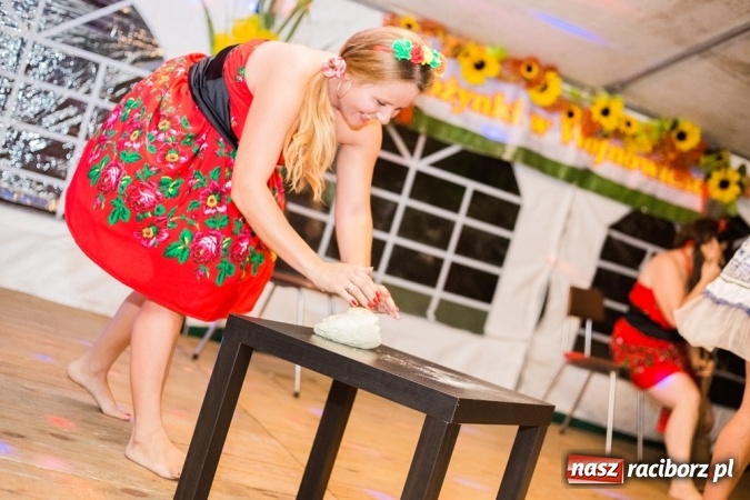 Zdjęcie w galerii na portalu naszraciborz.pl: Conchita Wurst i Krzysztof Krawczyk na dożynkach w Wojnowicach wiadomości z regionu