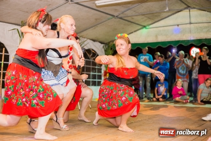 Zdjęcie w galerii na portalu naszraciborz.pl: Conchita Wurst i Krzysztof Krawczyk na dożynkach w Wojnowicach wiadomości z regionu