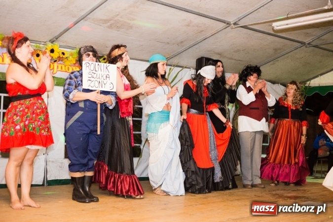 Zdjęcie w galerii na portalu naszraciborz.pl: Conchita Wurst i Krzysztof Krawczyk na dożynkach w Wojnowicach wiadomości z regionu