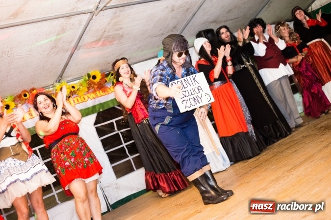 Zdjęcie w galerii na portalu naszraciborz.pl: Conchita Wurst i Krzysztof Krawczyk na dożynkach w Wojnowicach wiadomości z regionu