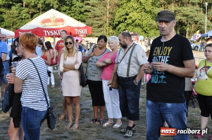 Zdjęcie w galerii na portalu naszraciborz.pl: Tabu, Bartnicky Band i Tomasz Niecik żegnali lato w Kuźni Raciborskiej wiadomości z regionu