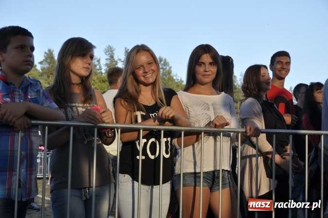 Zdjęcie w galerii na portalu naszraciborz.pl: Tabu, Bartnicky Band i Tomasz Niecik żegnali lato w Kuźni Raciborskiej wiadomości z regionu