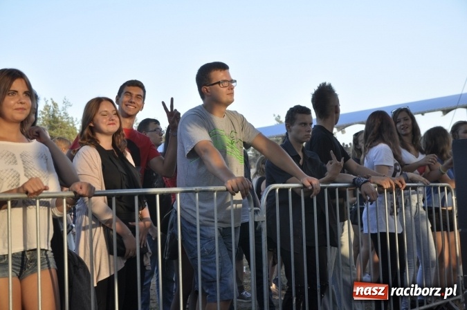 Zdjęcie w galerii na portalu naszraciborz.pl: Tabu, Bartnicky Band i Tomasz Niecik żegnali lato w Kuźni Raciborskiej wiadomości z regionu