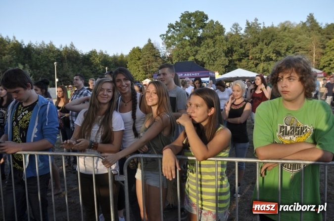 Zdjęcie w galerii na portalu naszraciborz.pl: Tabu, Bartnicky Band i Tomasz Niecik żegnali lato w Kuźni Raciborskiej wiadomości z regionu