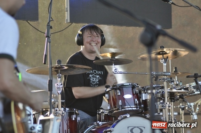 Zdjęcie w galerii na portalu naszraciborz.pl: Tabu, Bartnicky Band i Tomasz Niecik żegnali lato w Kuźni Raciborskiej wiadomości z regionu
