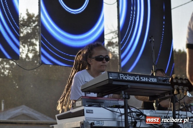 Zdjęcie w galerii na portalu naszraciborz.pl: Tabu, Bartnicky Band i Tomasz Niecik żegnali lato w Kuźni Raciborskiej wiadomości z regionu